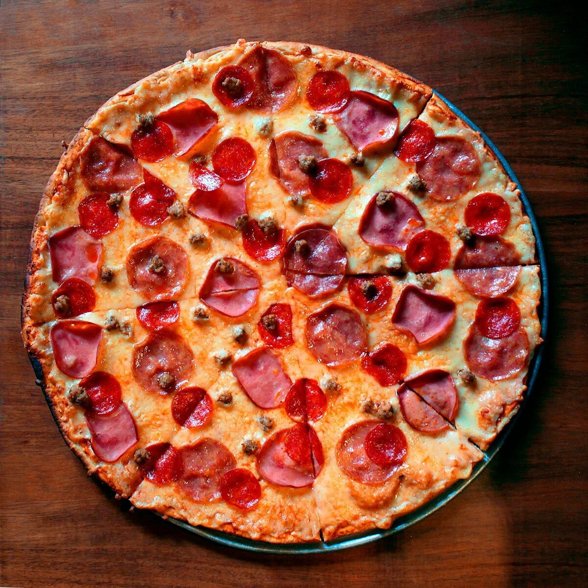pizza with cheese and tomato